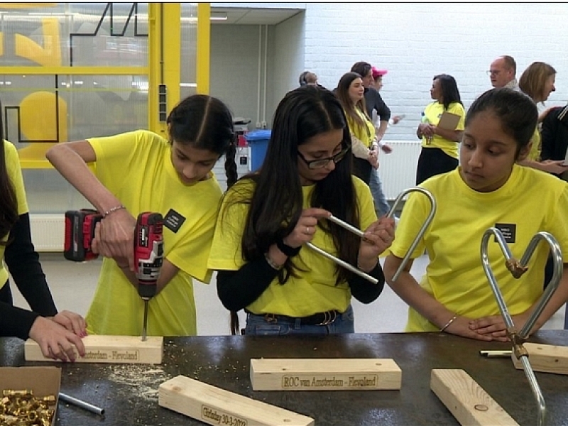 Girlsday: groep 7 meiden Shri Ganesha School enthousiast over techniek