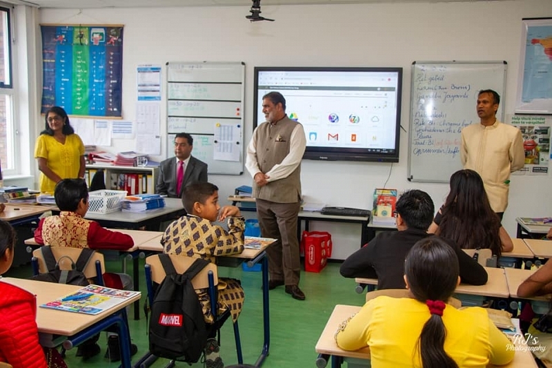 Ambassadeur van India bezoekt de Shri Vishnu School