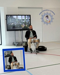 Groove in de klas bij de Shri Krishna School